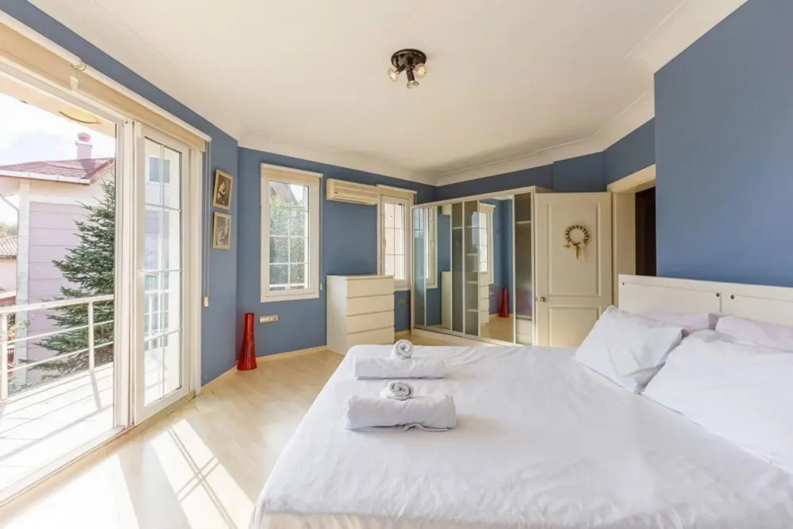 Charming Villa With Pool and Garden in Gebze