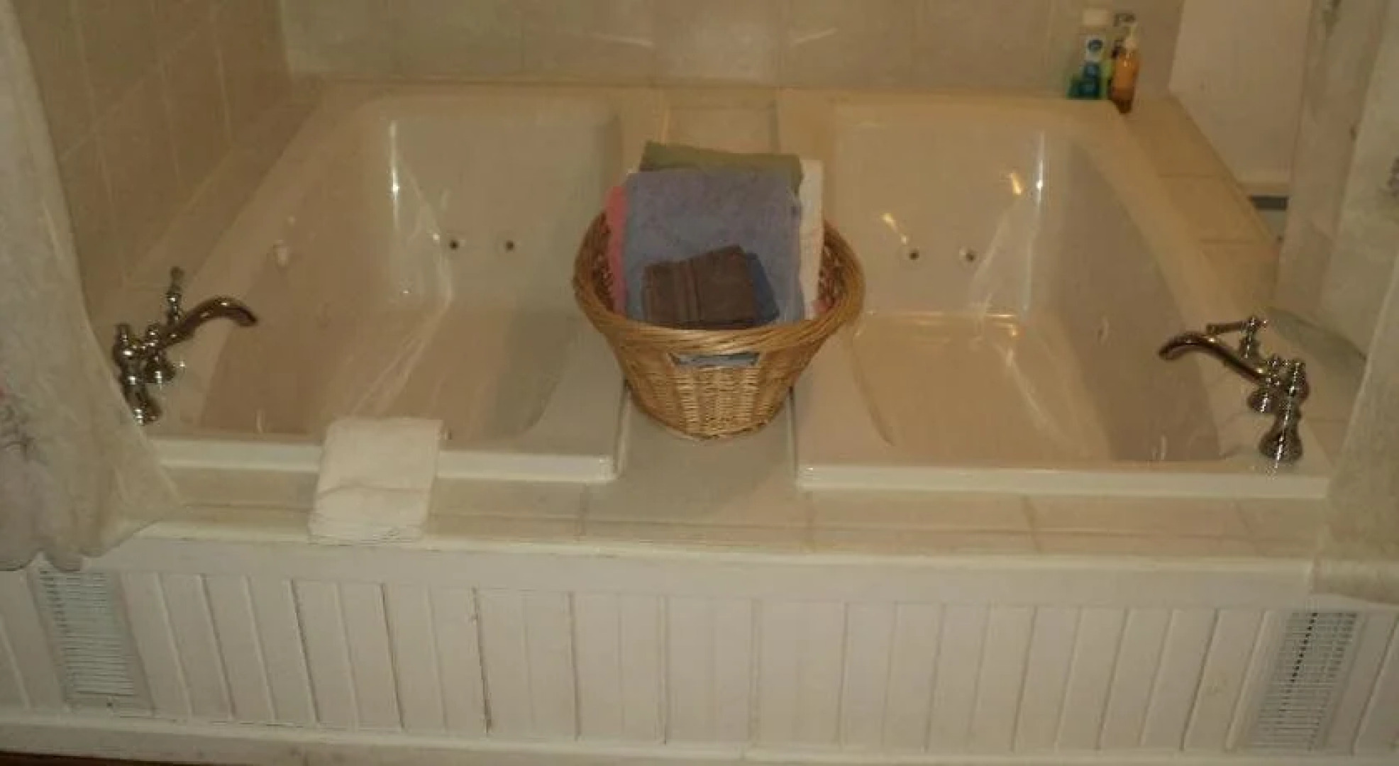 Harbor Haus Inn & Suites