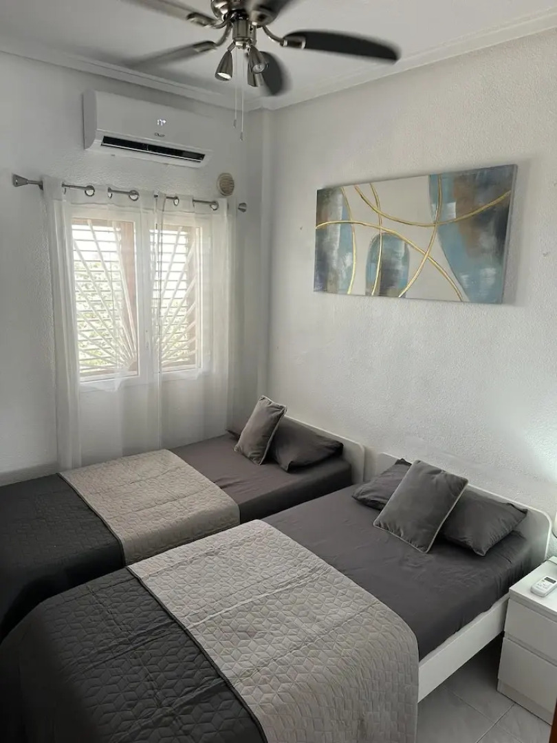 2-bed Apartment 10 min Drive to the Beach!