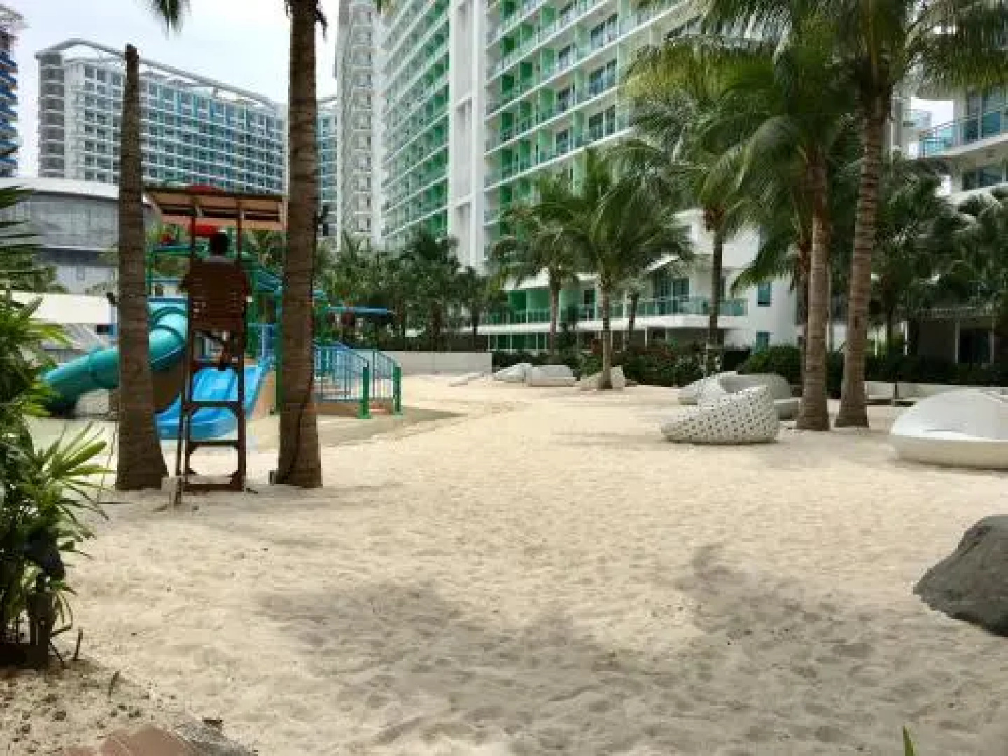 Cozy 1BR w/ Balcony at AZURE