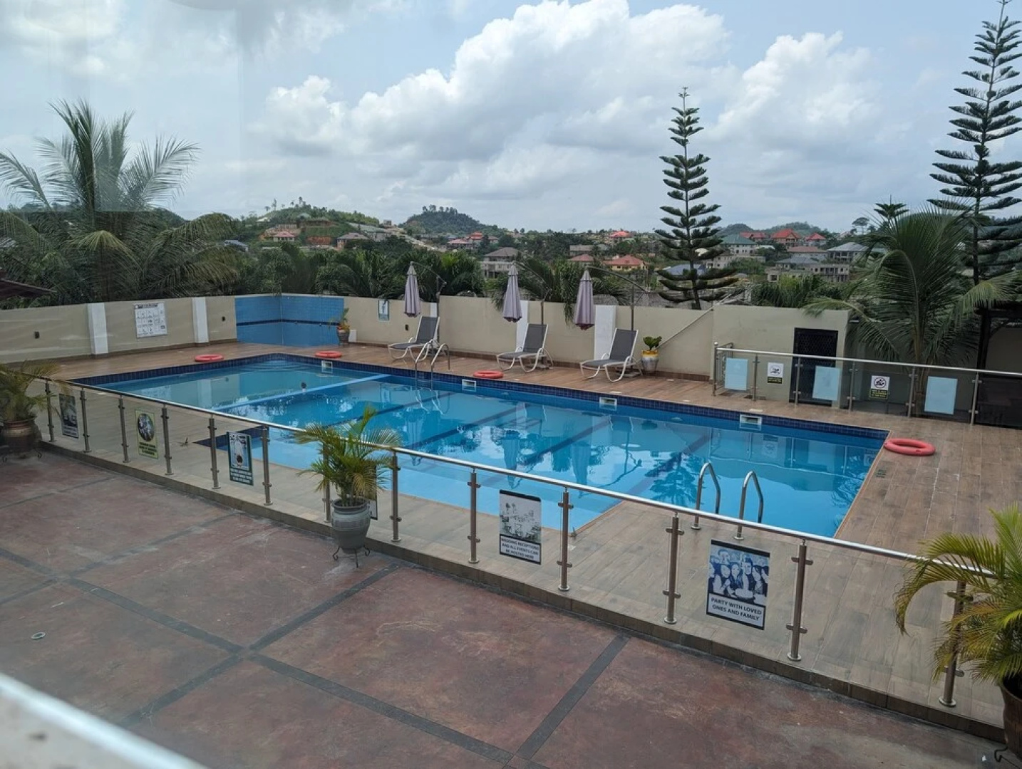 De-Kings Hotel