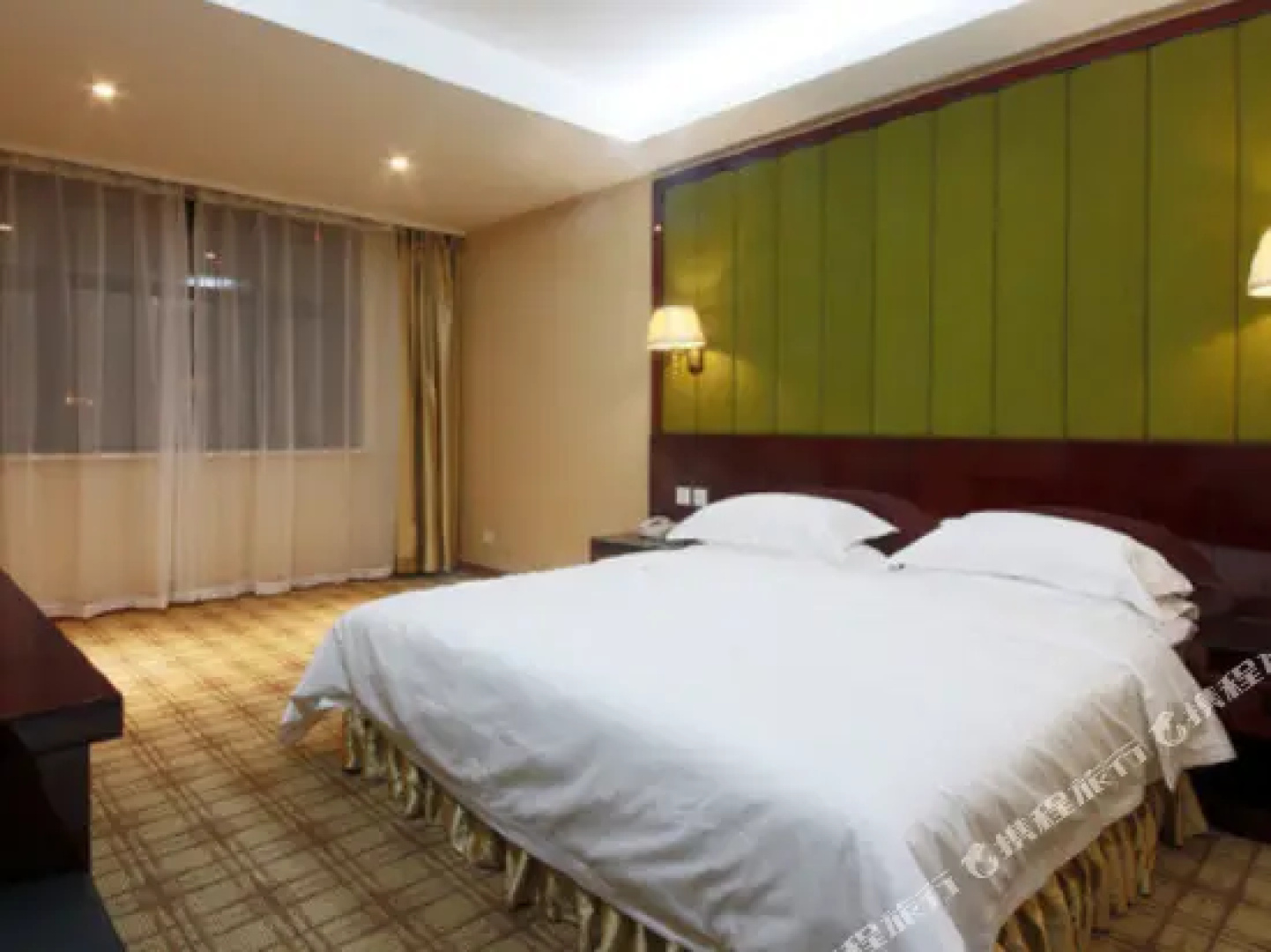 Zhongwei Business Hotel