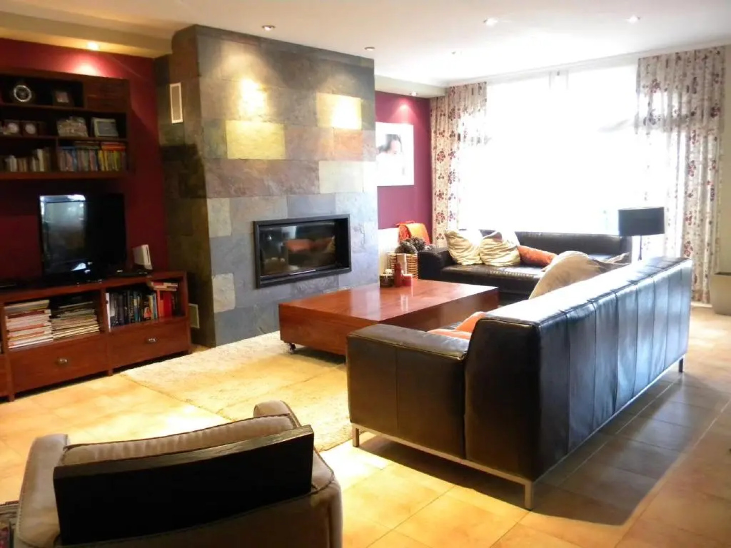 LAS LAGUNAS chalet adosado para máx 10, no recomendable para grupos de jóvenes