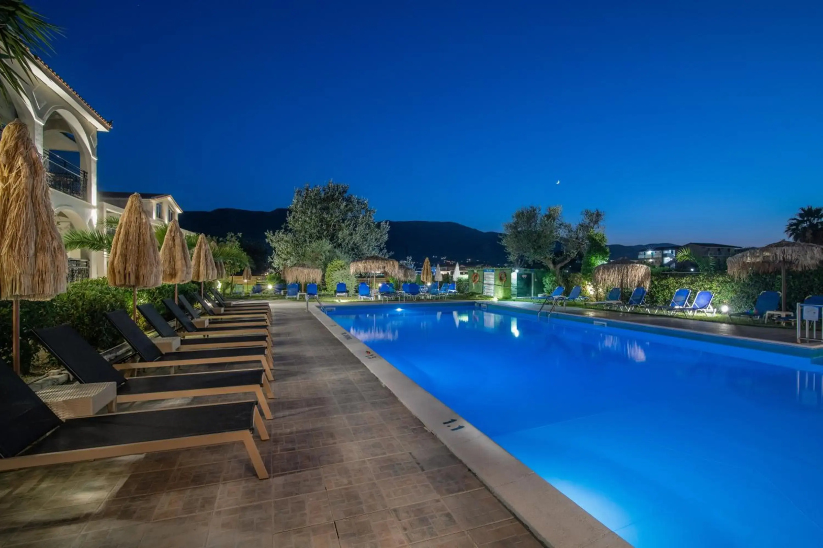 Grapevines Hotel
