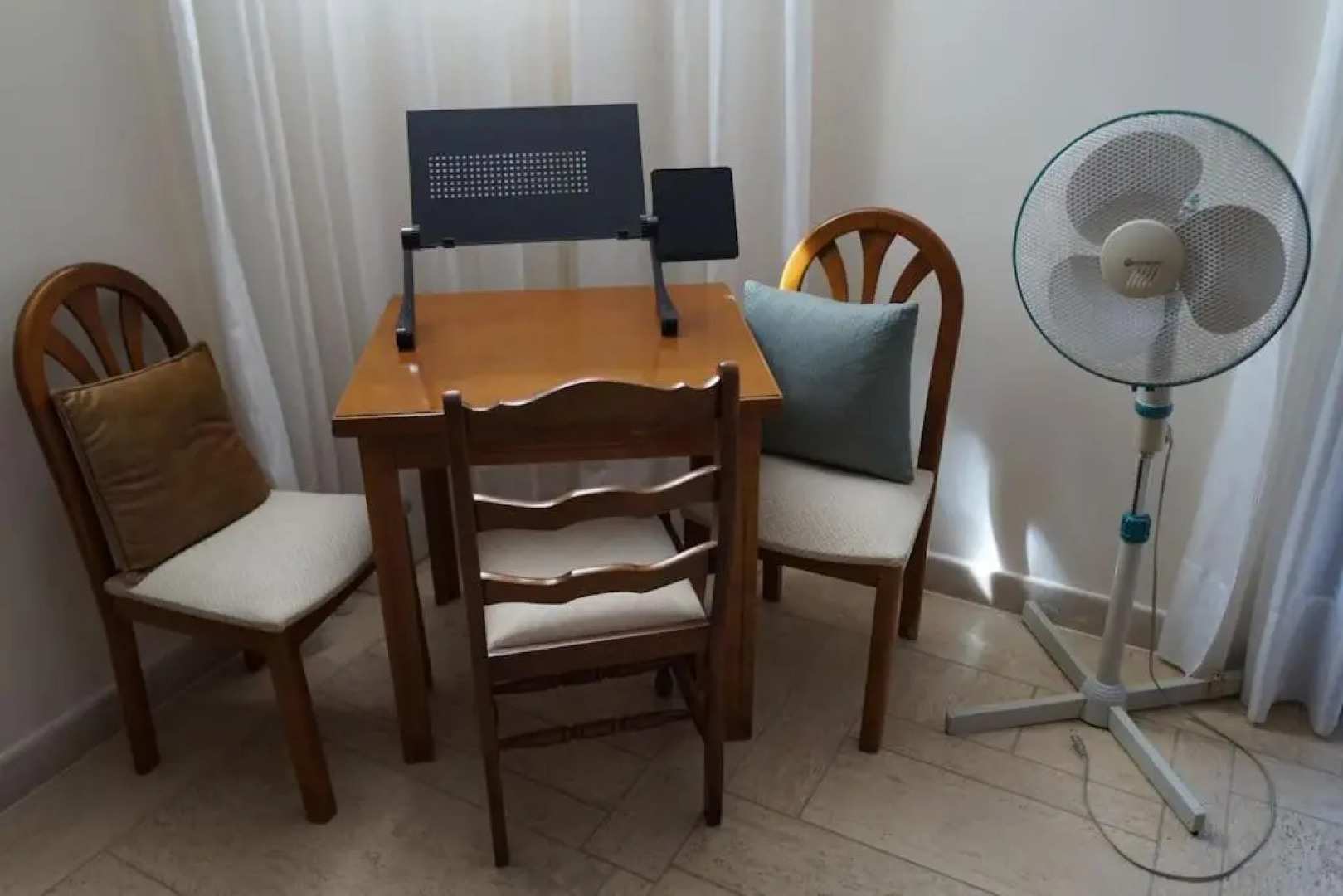 Apartment with a garden, BBQ, swimming pool and jacuzzi