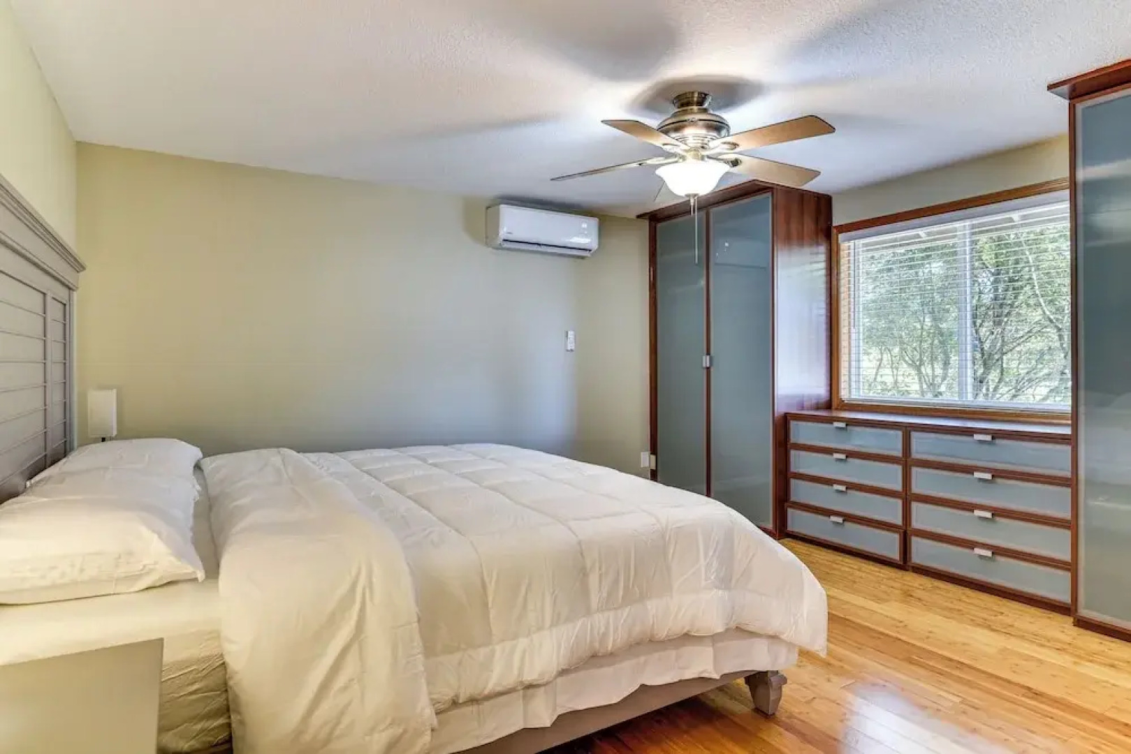 Private Outdoor Space 9 Mi to Downtown Vancouver!