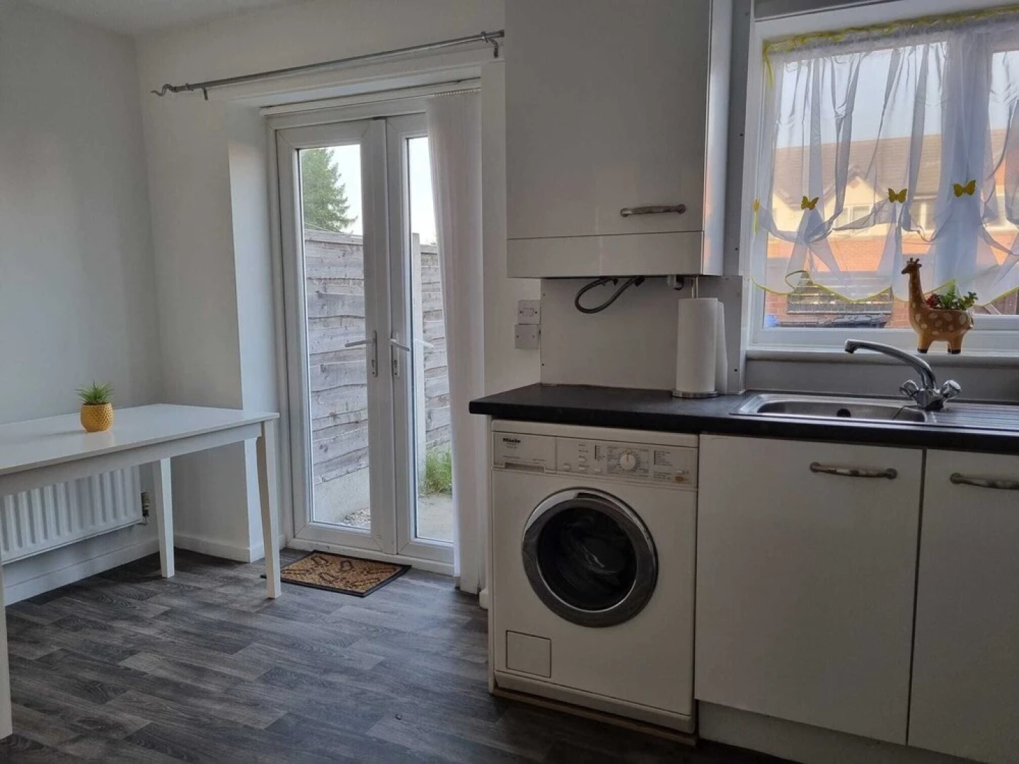 Charming 3-bed House in Leigh Siddow Common