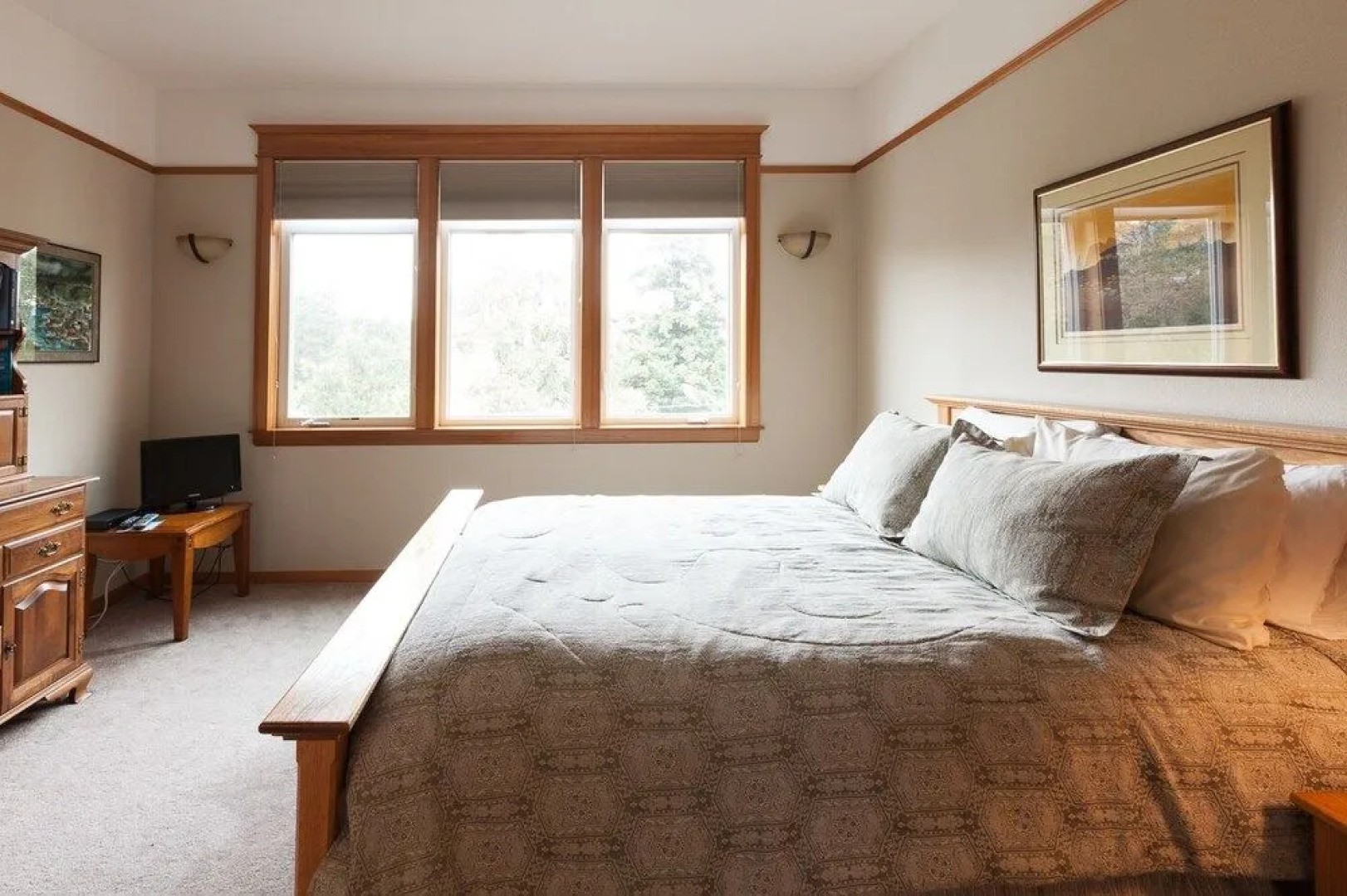 Columbia West 3 Bedroom Condo by RedAwning