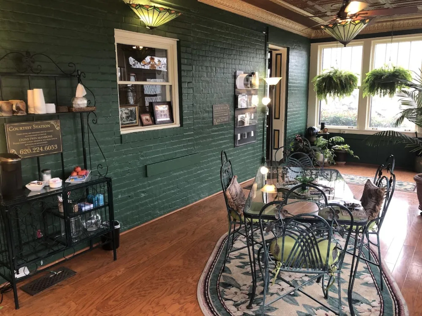 Lyons' Twin Mansions B&B and Spa