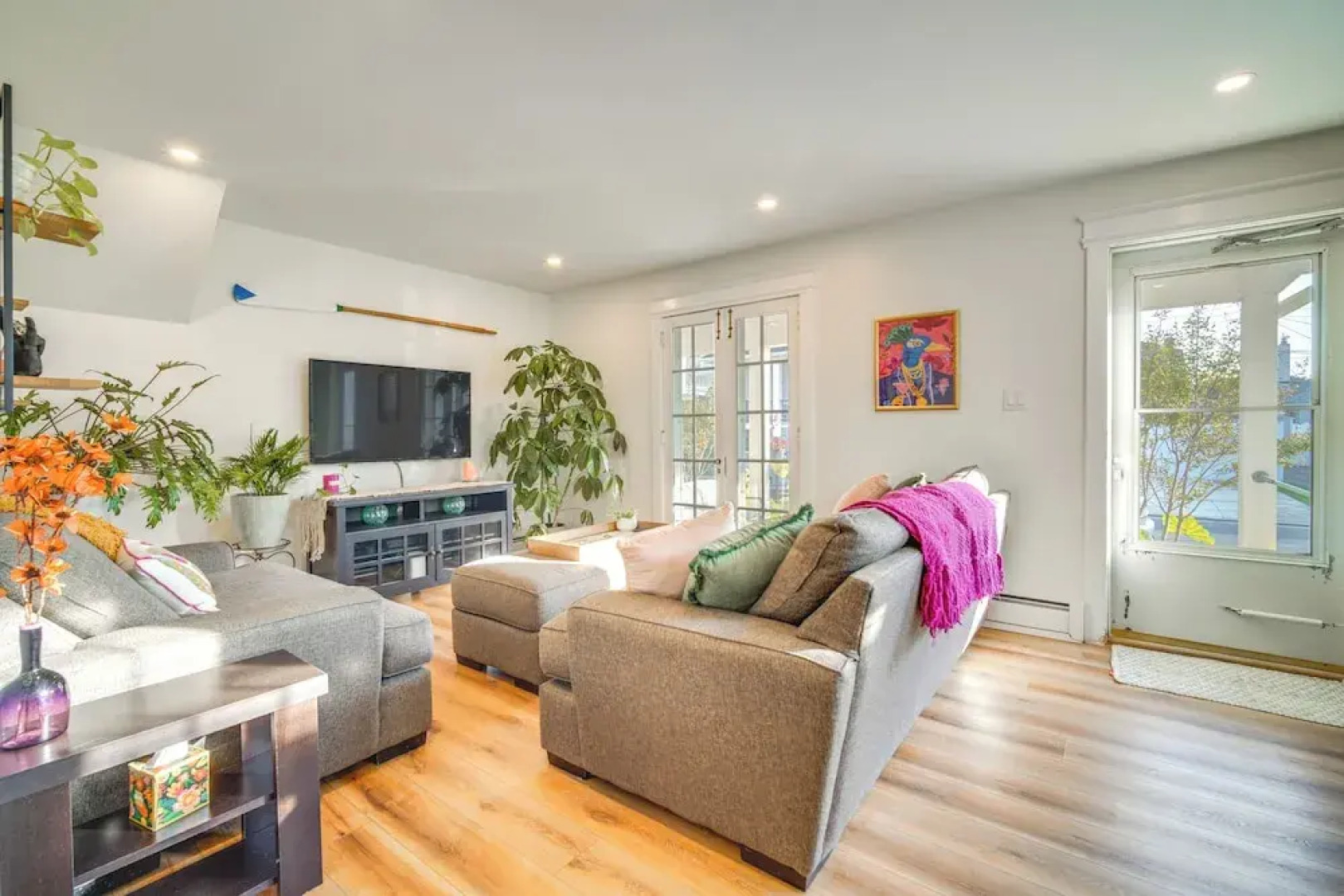 Walk to Beach: Dog-friendly Ventnor City Retreat!