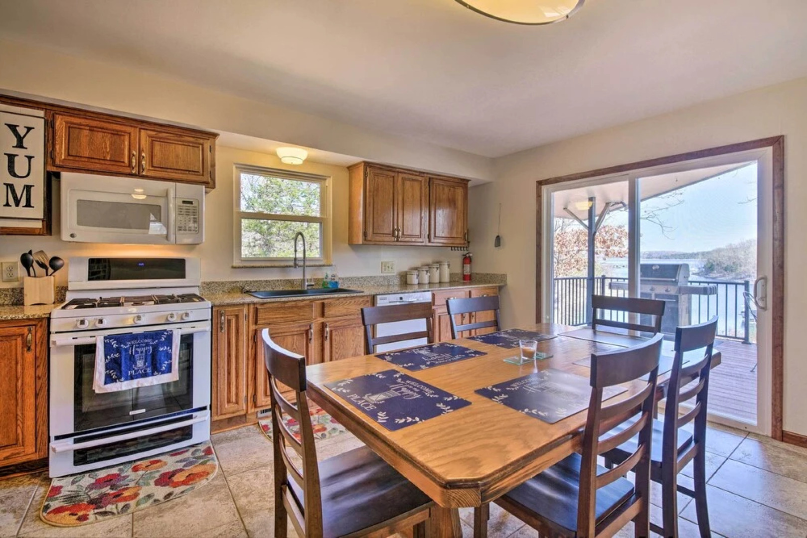 Lakeside Abode: 13 Mi to Silver Dollar City!