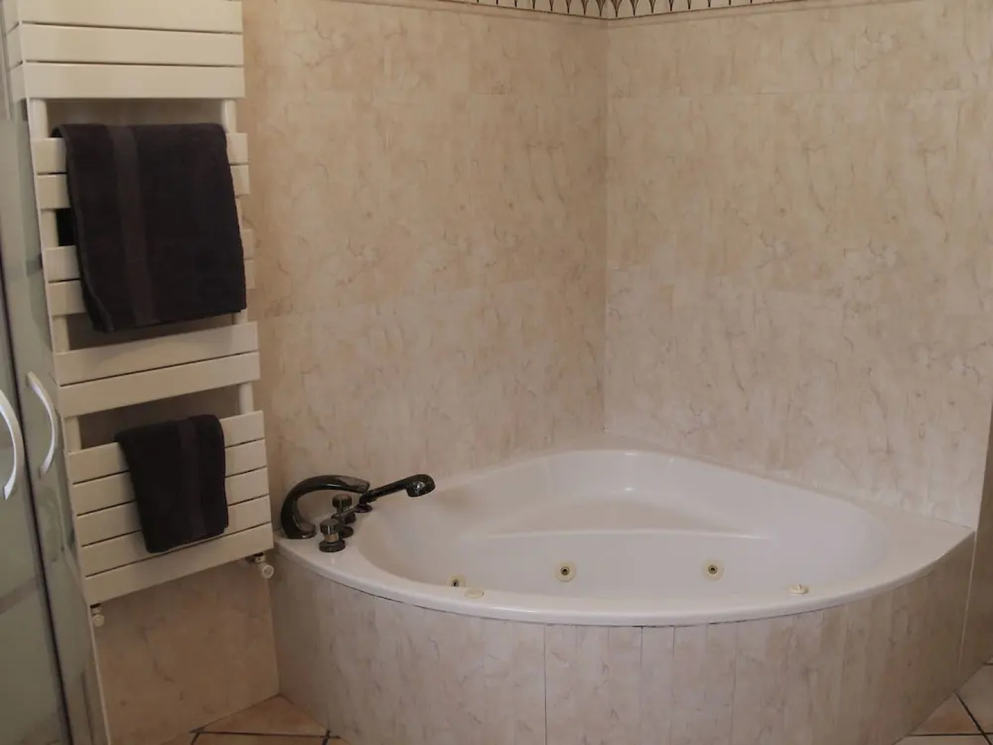 Gorgeous Villa in Montcaret With Private Swimming Pool