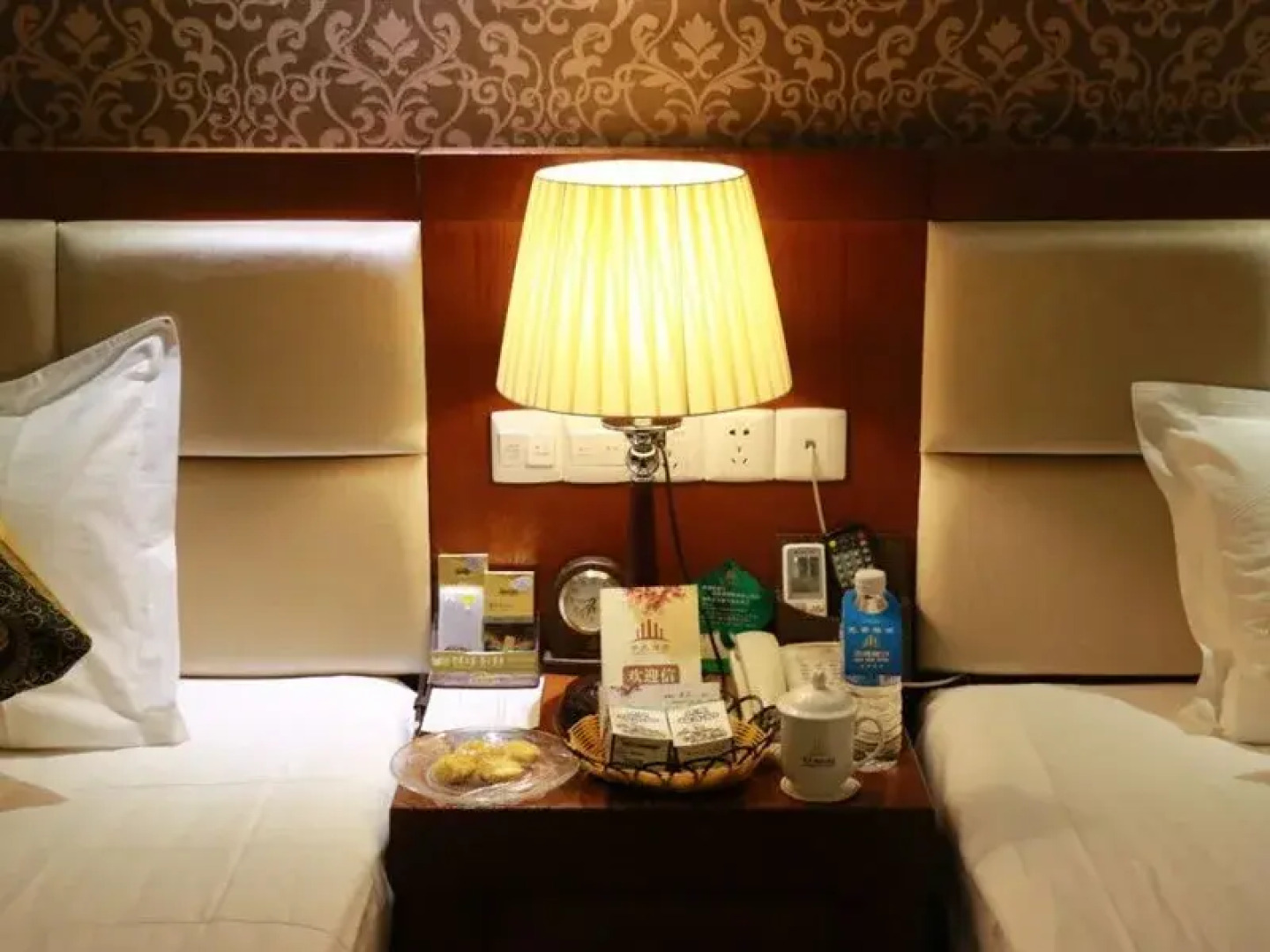 Qingtian Boutique Hotel (Zhaotong Fengxia Road)