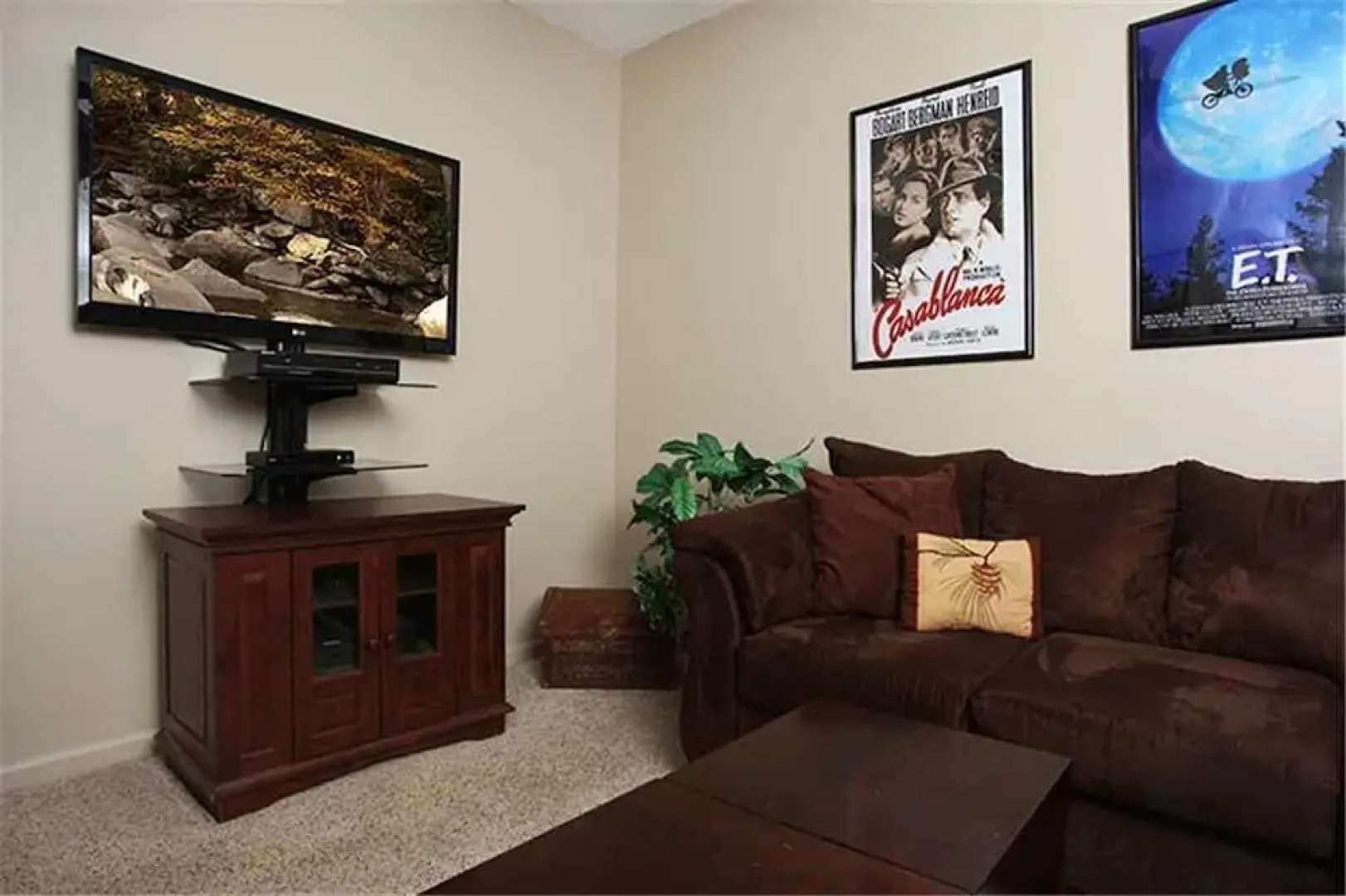 On Eagles Wings 2 Bedroom Mountain View Home with Hot Tub