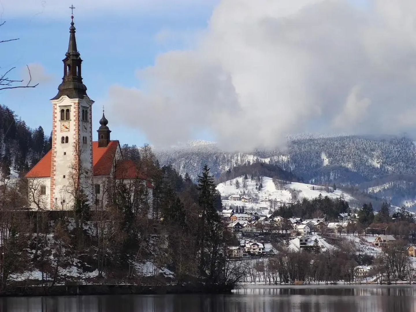 Apartments & Rooms Sebanc by Lake