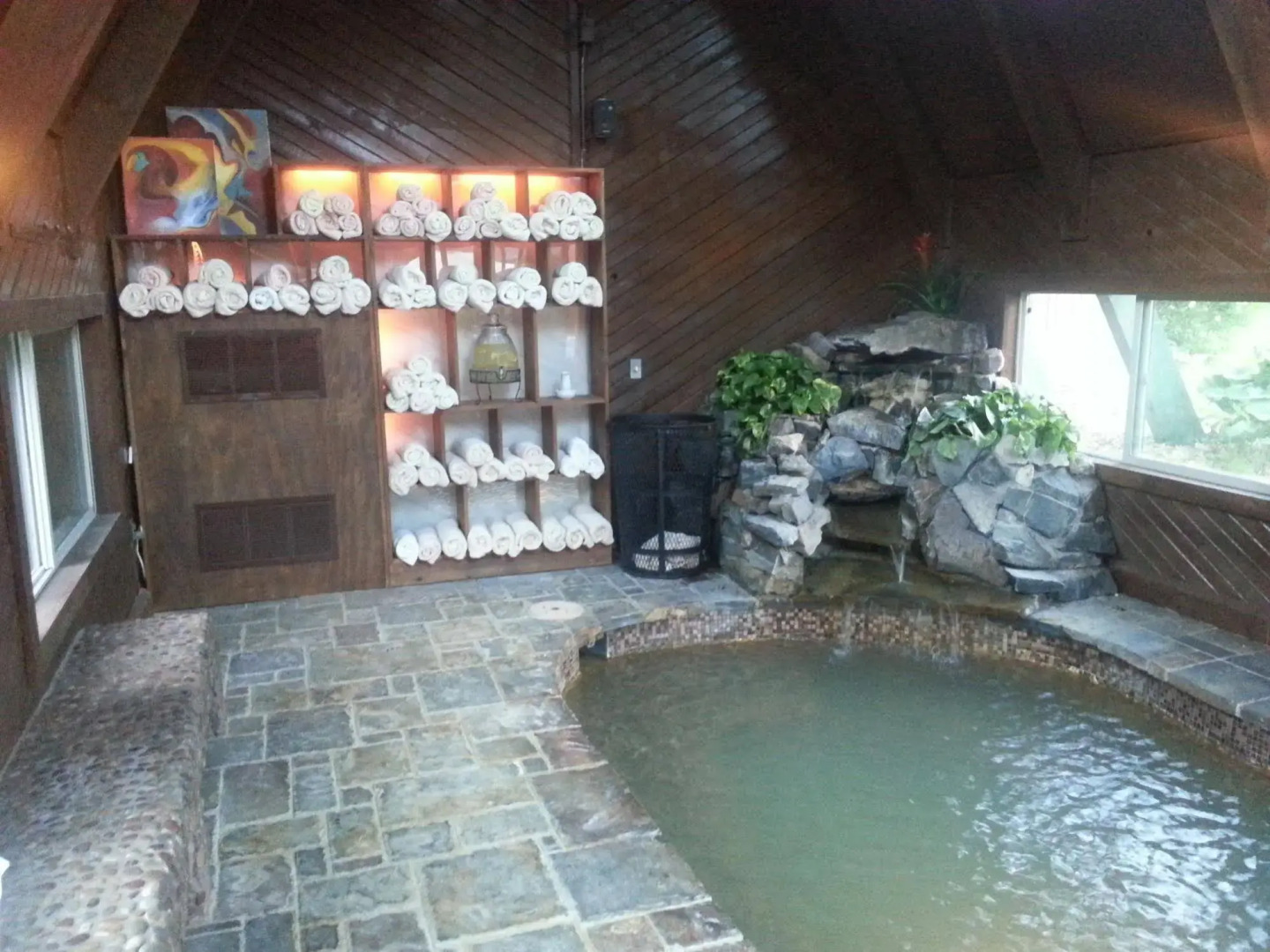 Twin Peaks Lodge & Hot Springs