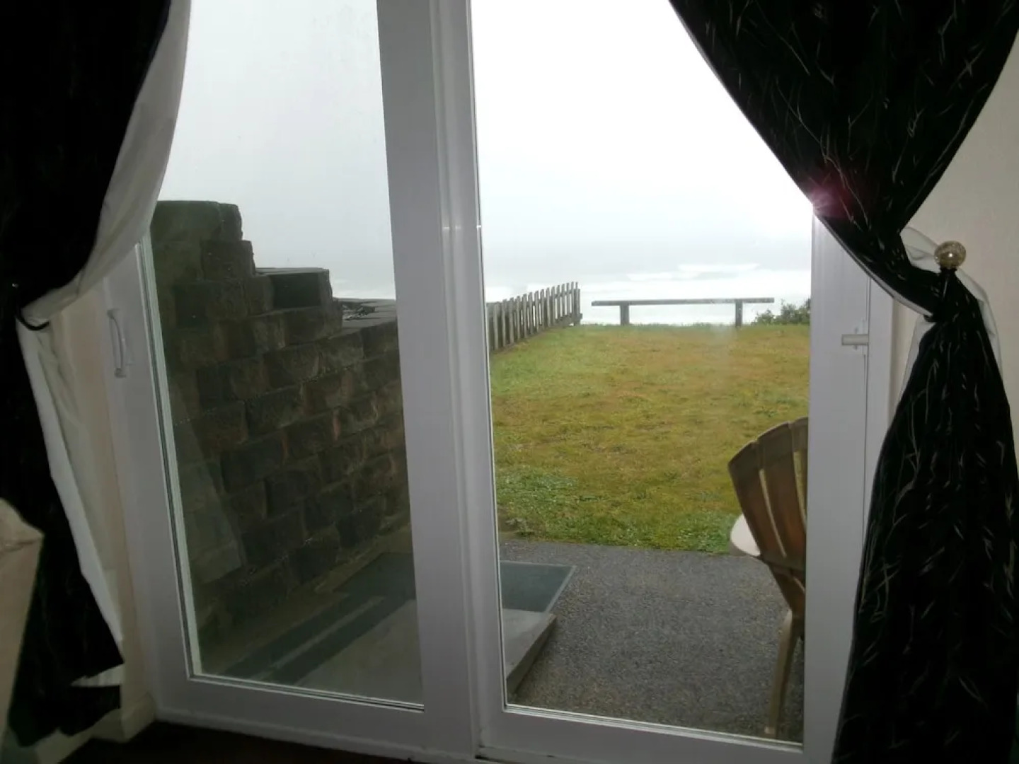 Seahorse Oceanfront Lodge