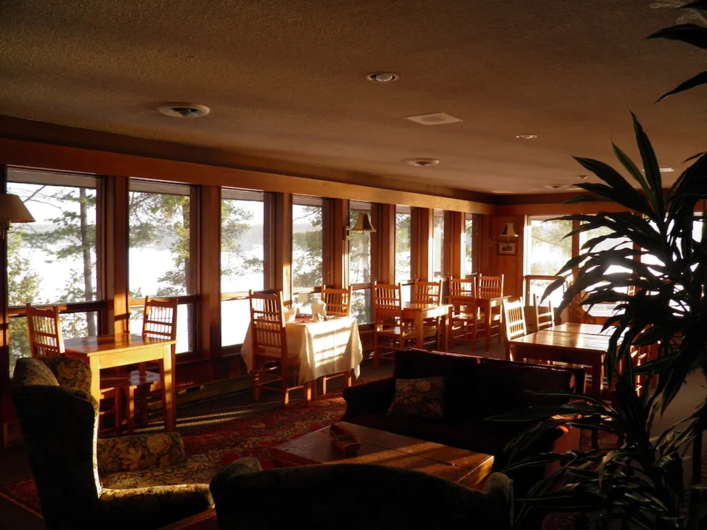 Westwind Inn on the Lake