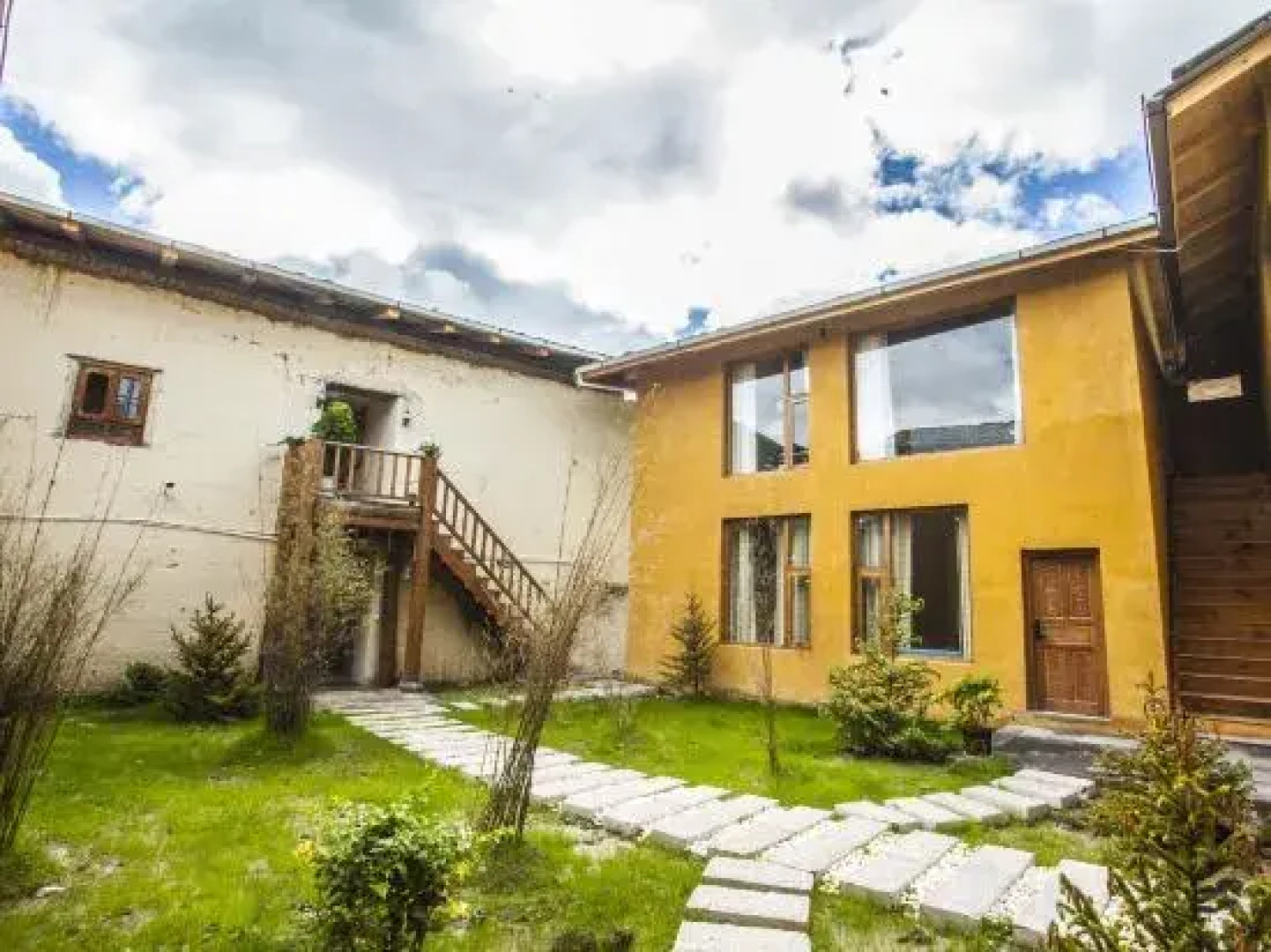 Guzang Xiangbala Diannan Wufu Boutique Inn