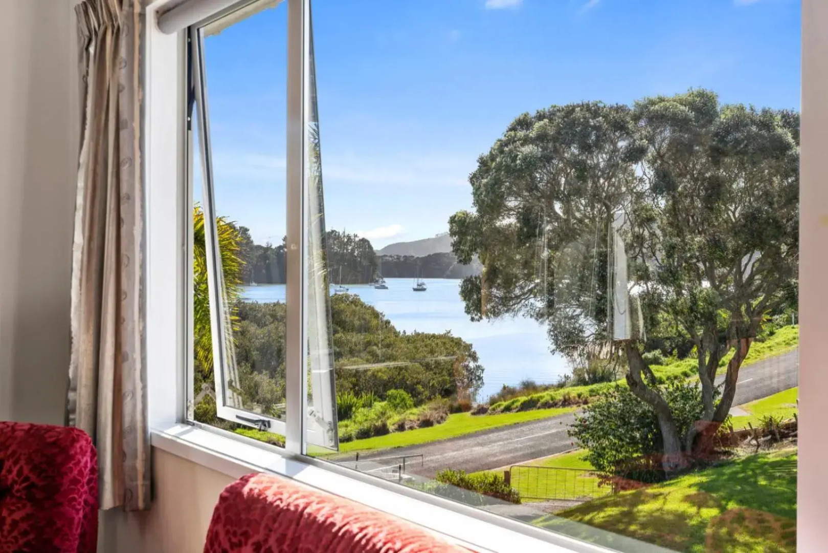 Ota Point Paradise - Whangaroa Holiday Home