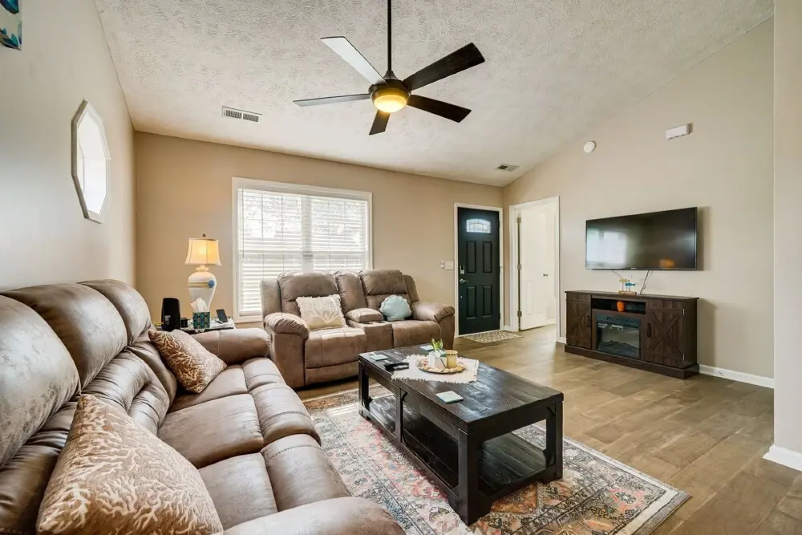 Wilmington Home ~ 7 Mi to Wrightsville Beach!