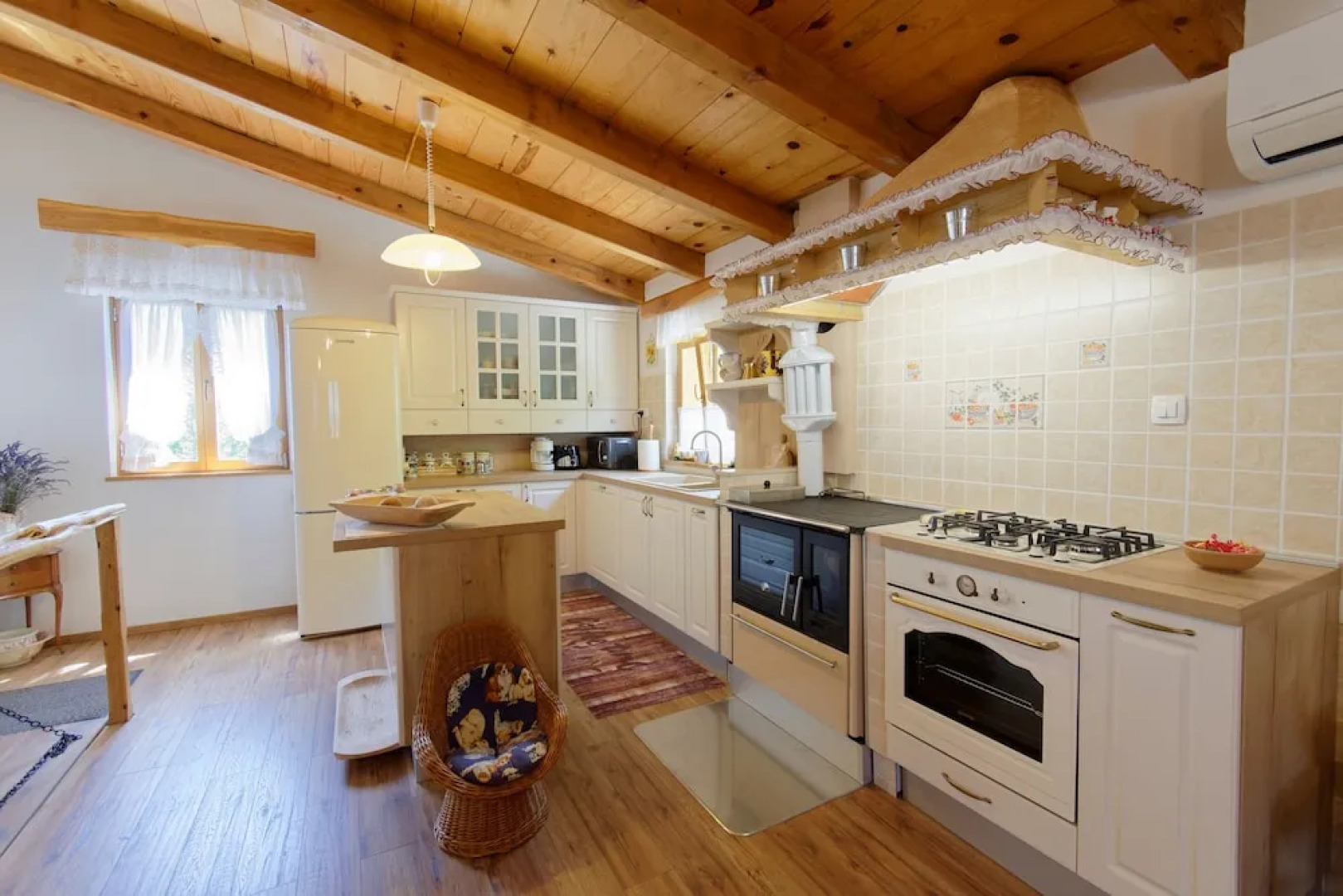 Casa Mira - Two Bedroom Holiday Home with Pool