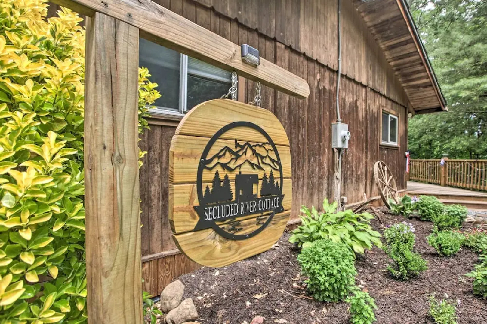 Secluded Stanardsville Cabin w/ 10 Acres & Hot Tub