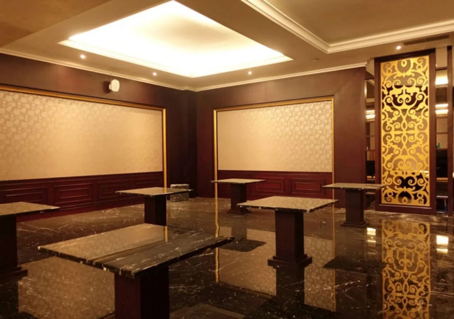 The Grantage Hotel & Sky Lounge