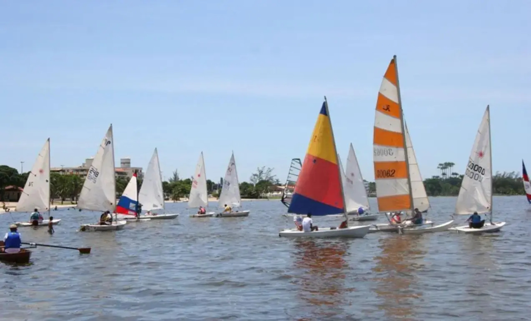 Casa em Condomínio com Piscina Privativa