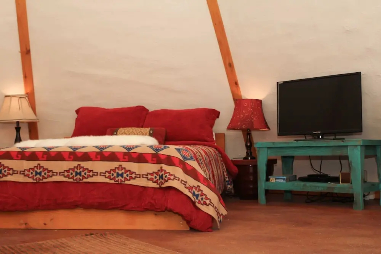 Geronimo Creek Retreat- Tipi 2 Red Fox
