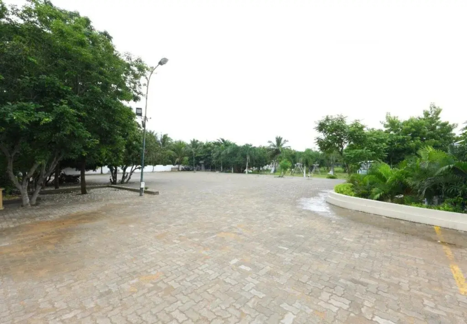 RB Grand Residency by OYO Rooms