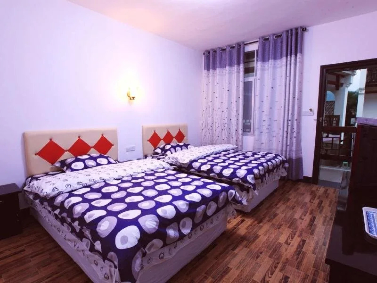 Zhangjiajie Base Area International Youth Hostel