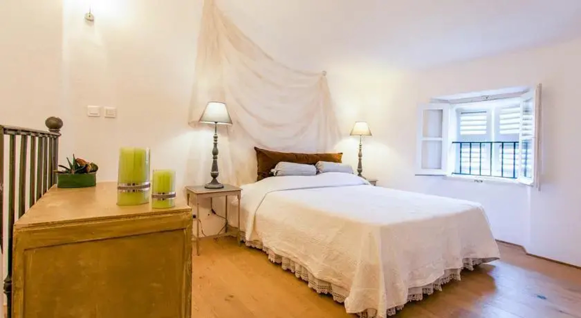 Boutique Village No. 6