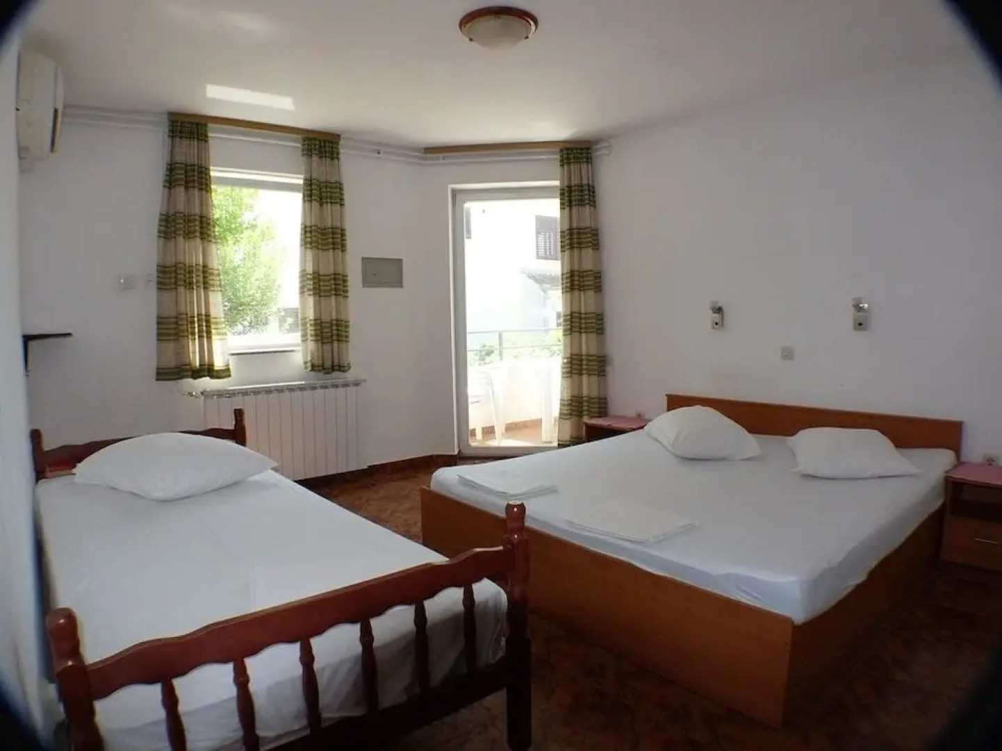 Hotel Hilde Yellow House