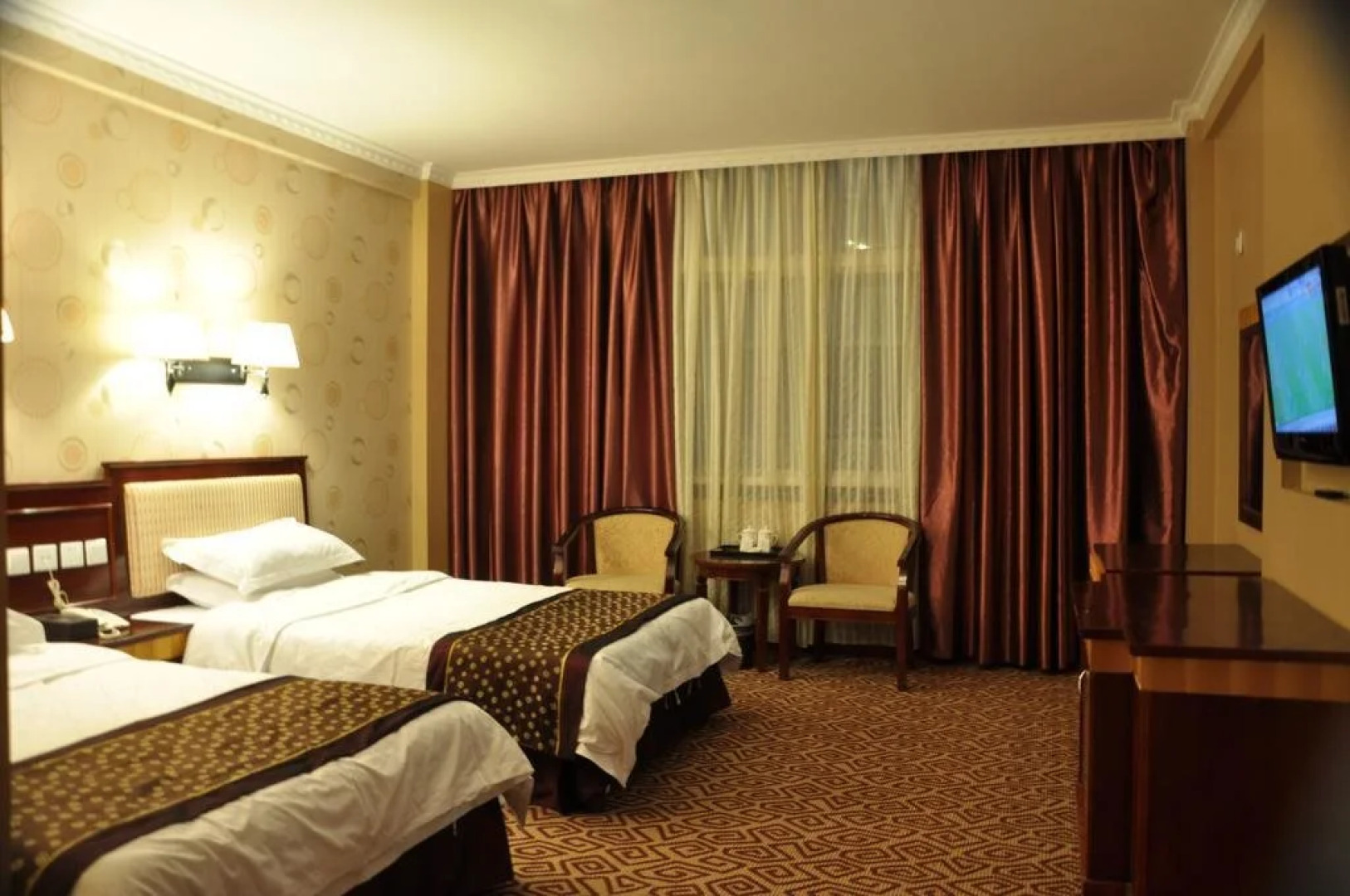 Linzhi Penglong Hotel