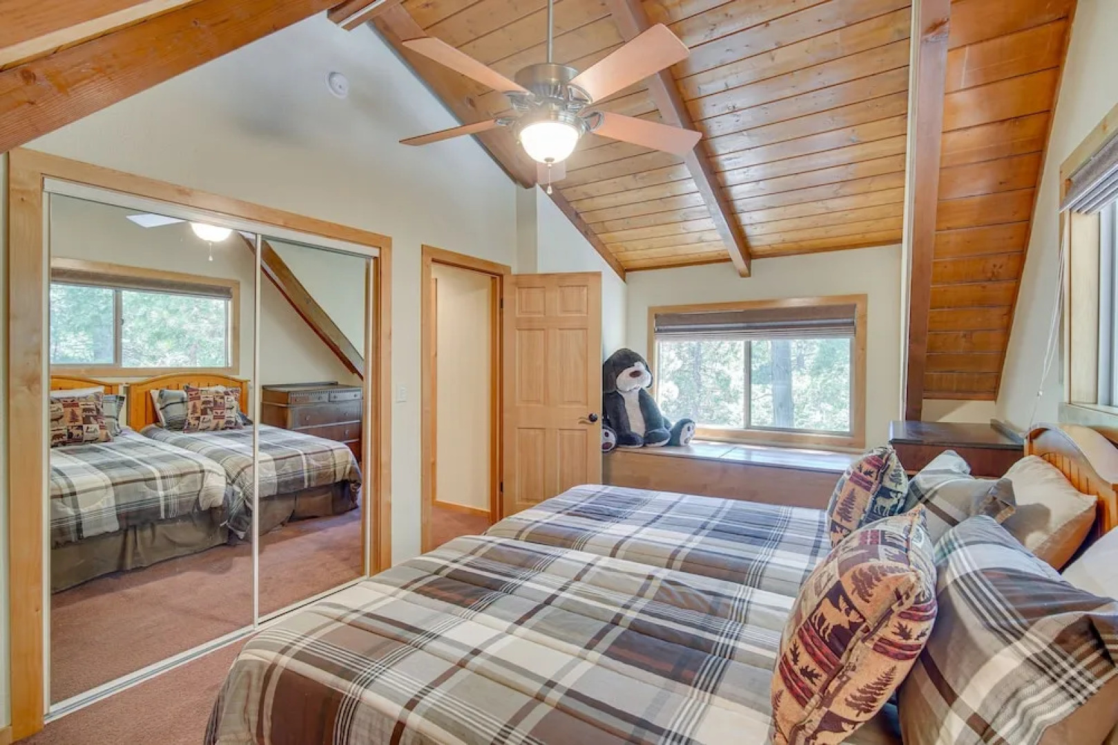 Serene Cabin Rental Near Lake Arrowhead Village!