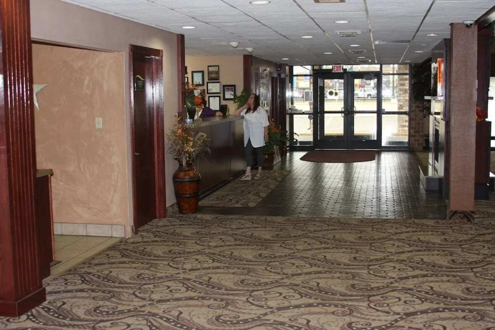 Gladstone Inn & Suites