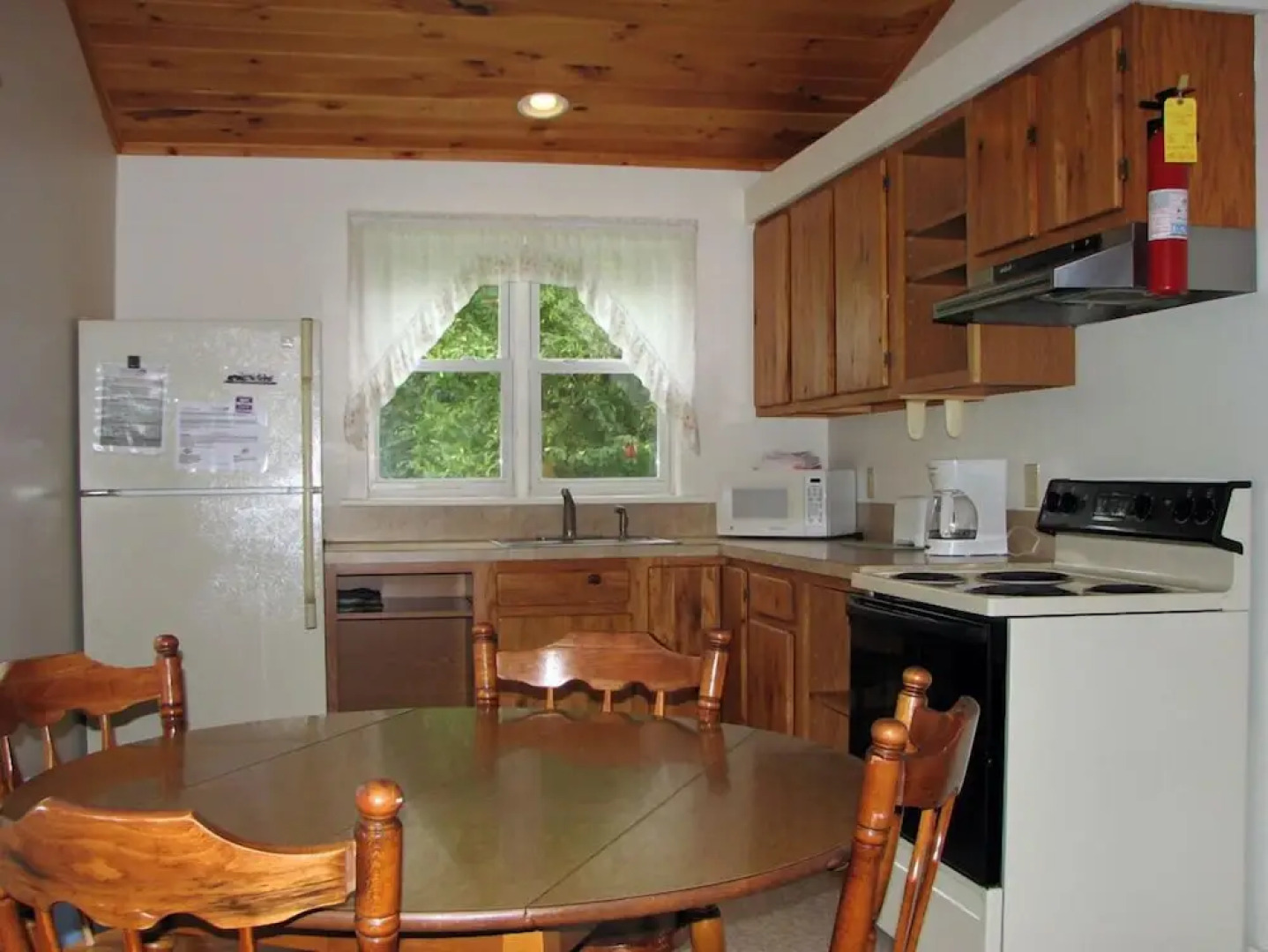 West Winds Motel & Cottages