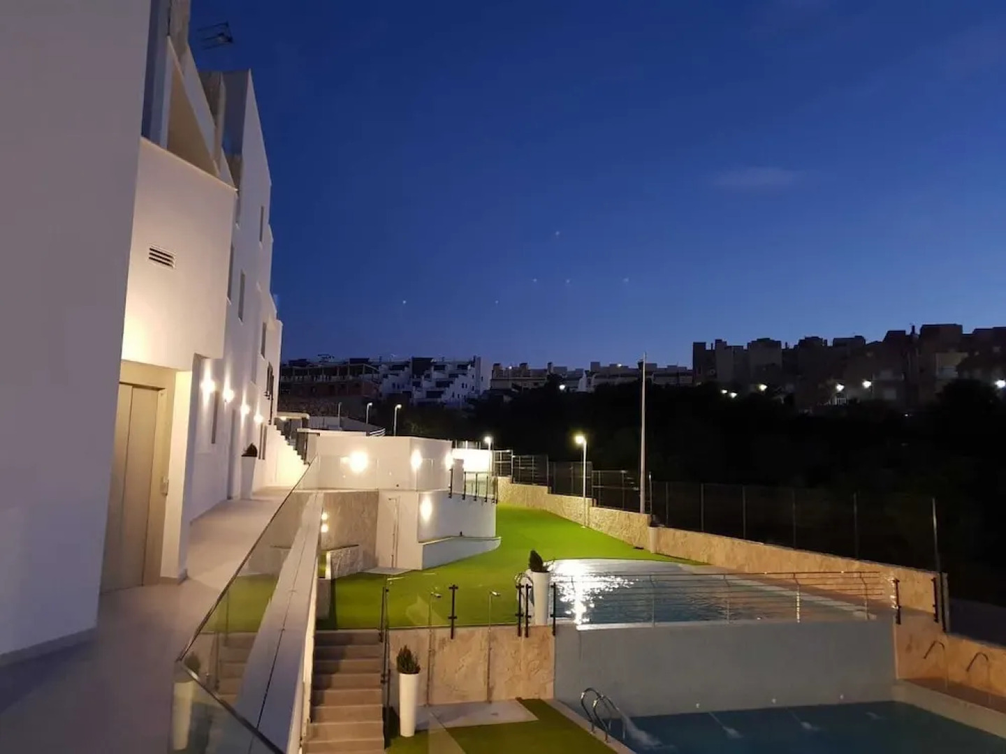 Luxury Apartment on the Beach with Pool 6