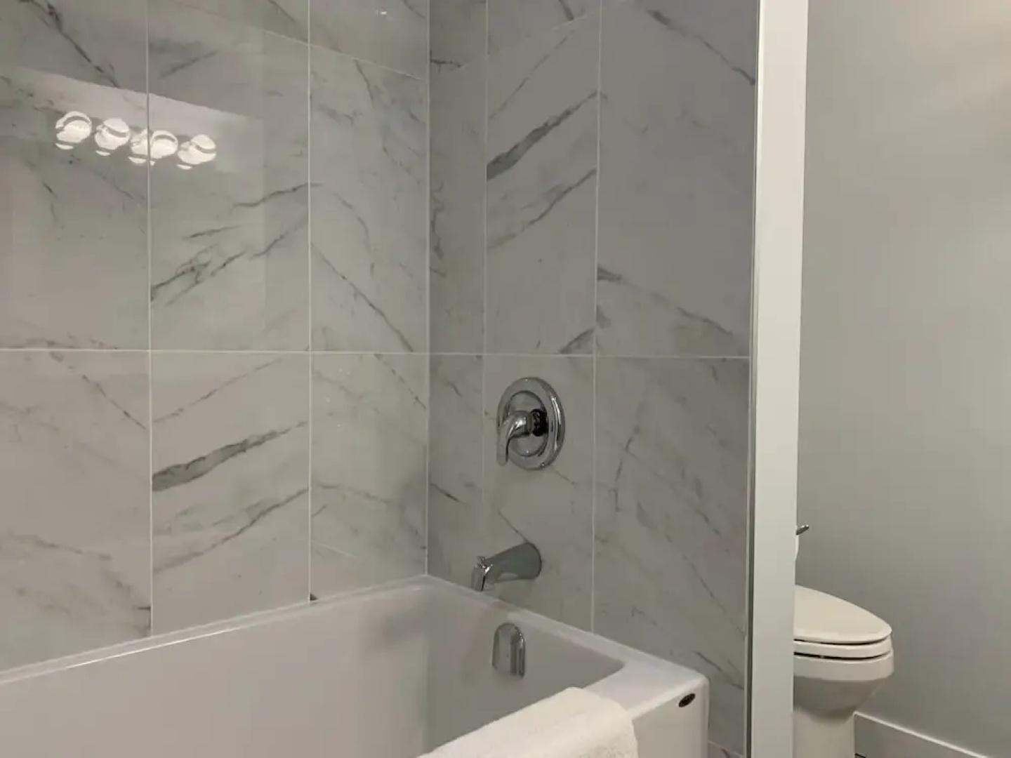 A Lovely Studio with Full Kitchen & AC