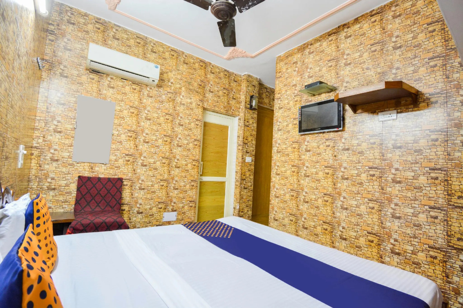 SPOT ON 68349 Kaka Hotel