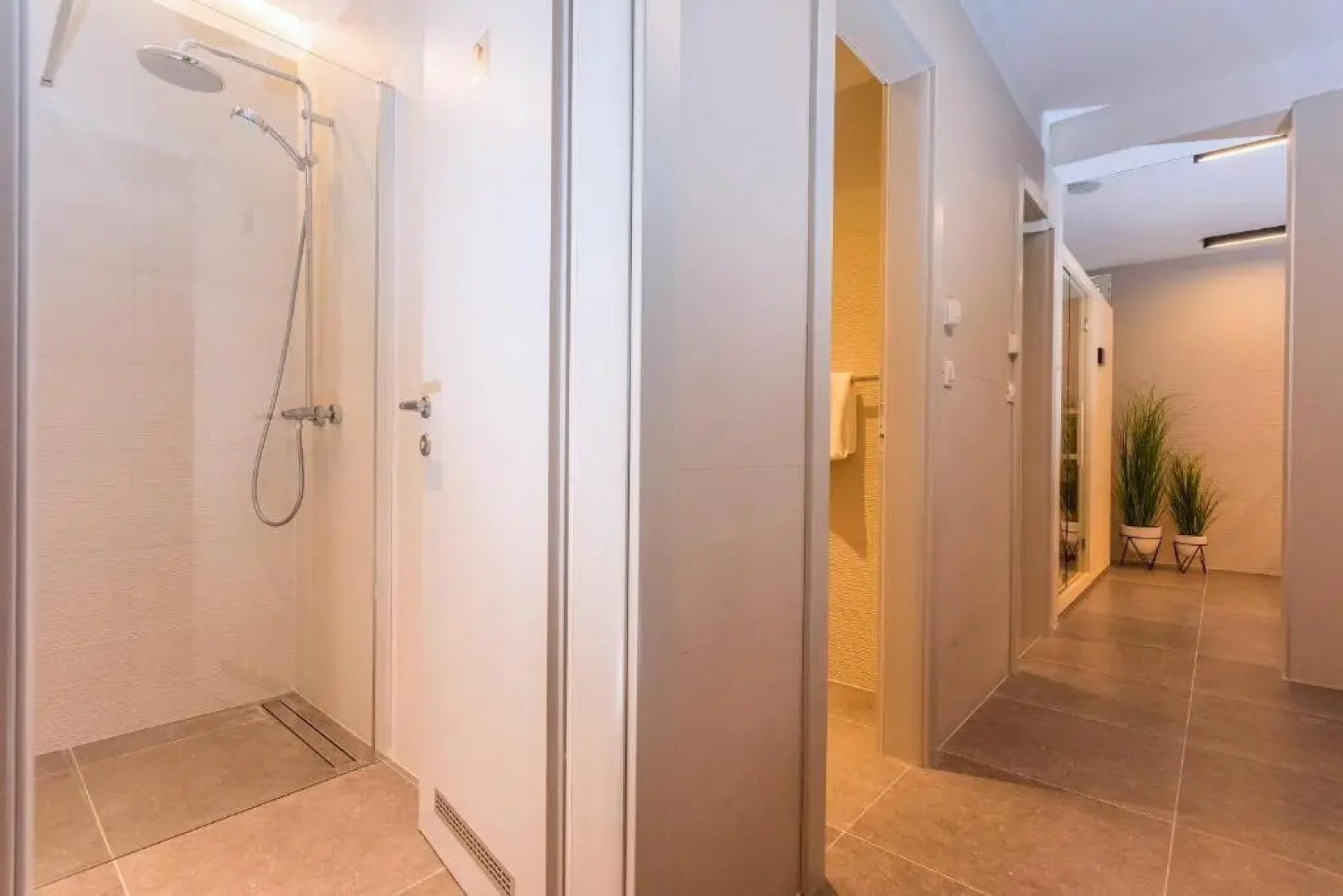 Villa Diva with 7 bedrooms, heated pool, sauna and fun zone, sea views