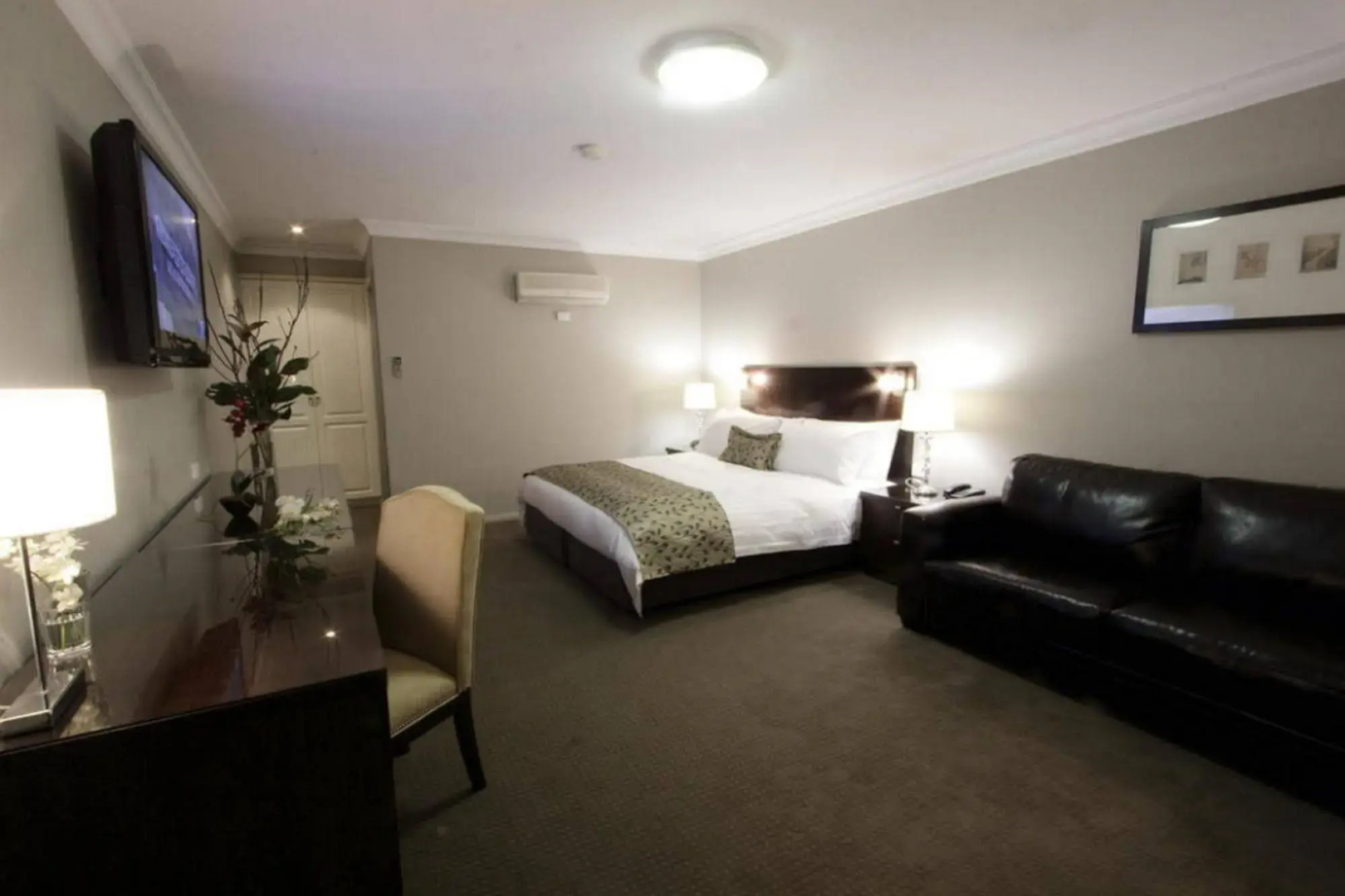 Carlyle Suites & Apartments