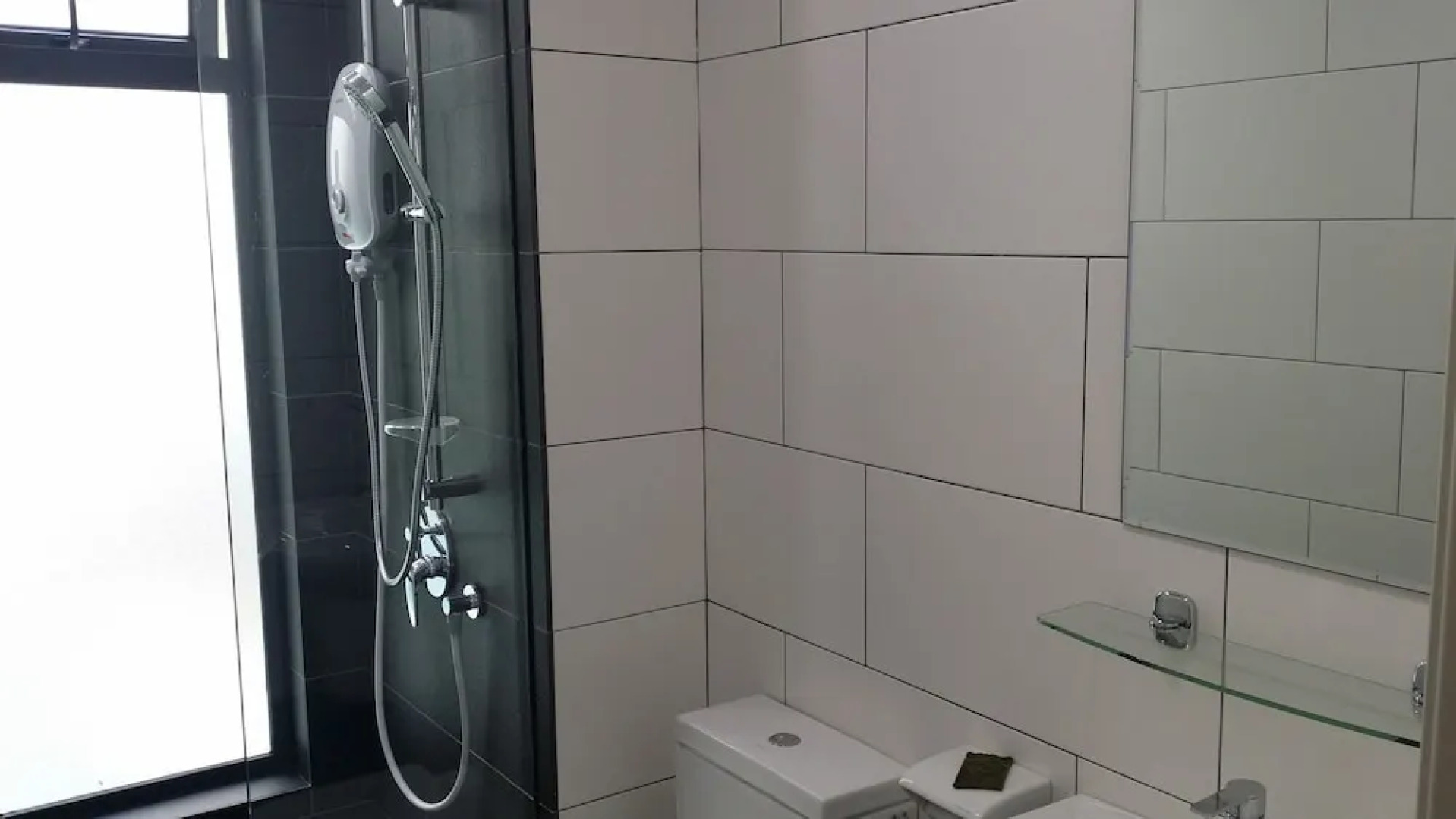 Univ 360 Cozy Apartment with Pool View