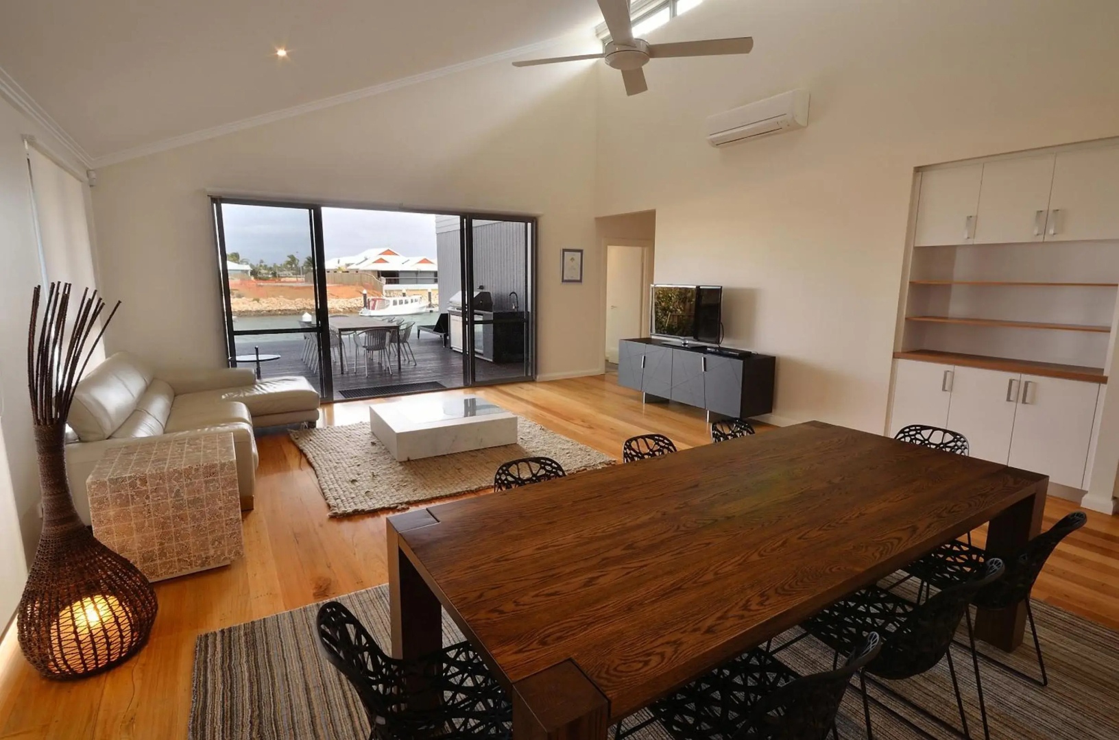 The Carnarvon Luxury Canal Home