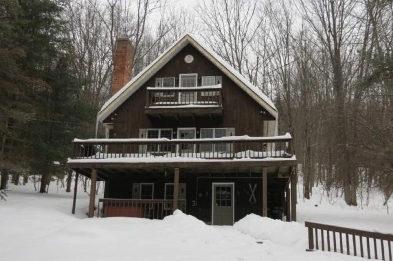 Mountain Watch 4 Bedroom Chalet by RedAwning