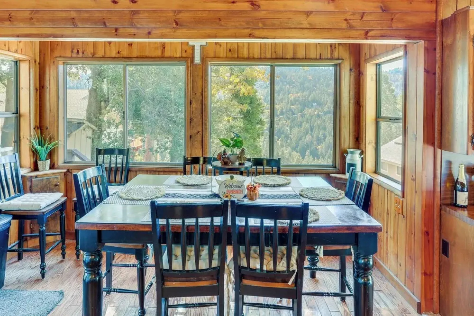 Spacious Crestline Retreat: 1 Mi to Lake Gregory