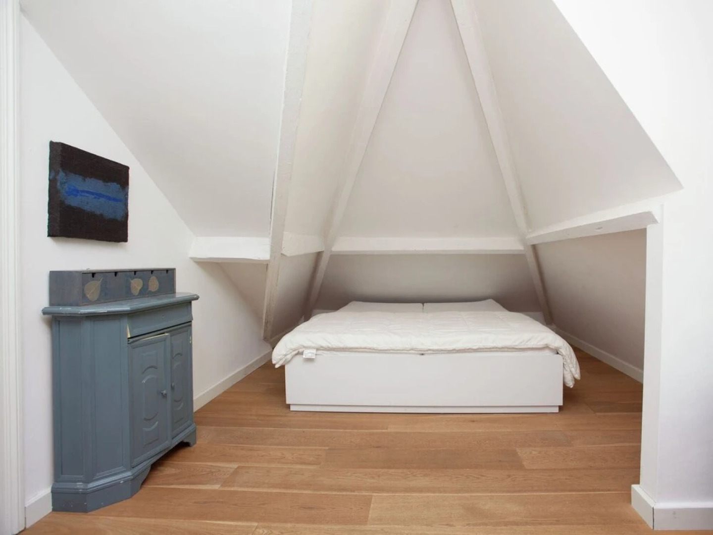 With Billiards, Table Tennis and Collection of Modern art in a Rural Setting