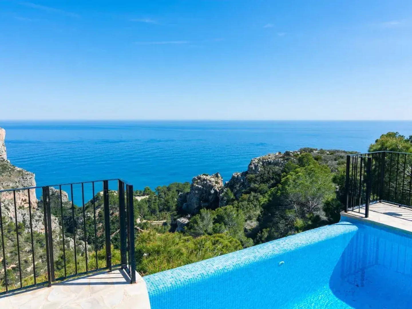 Villa With Sea Breeze Charm