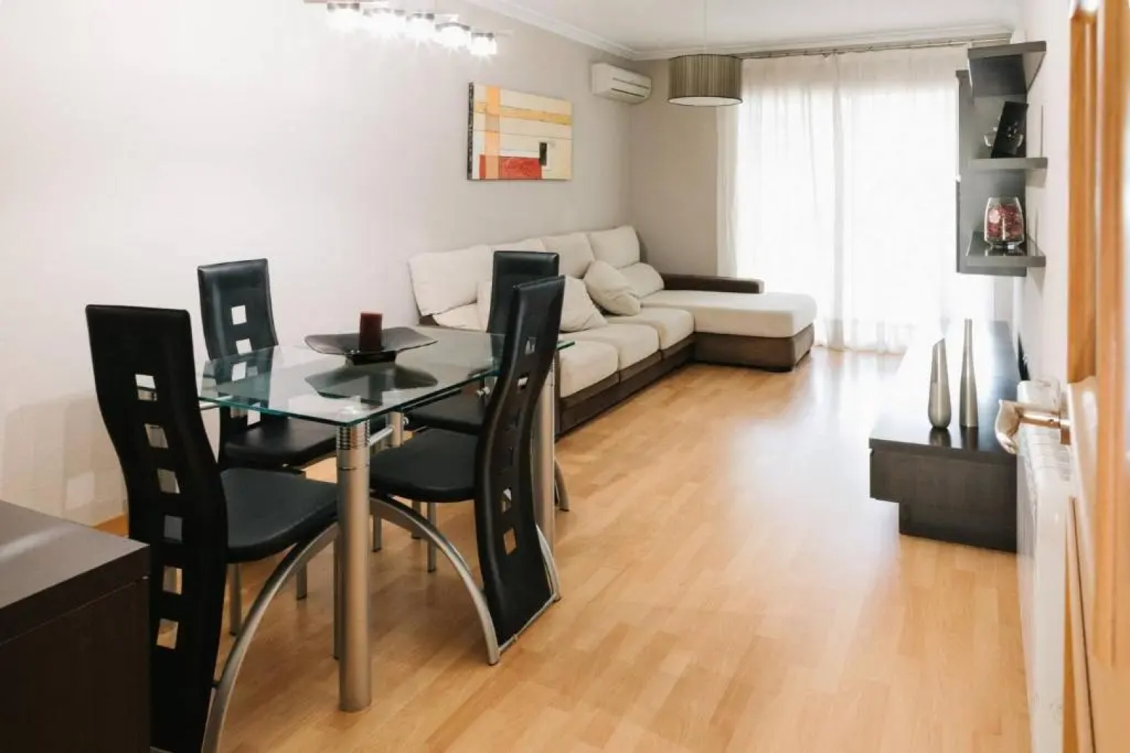 Apartamento luminoso cerca del mar y la montaña